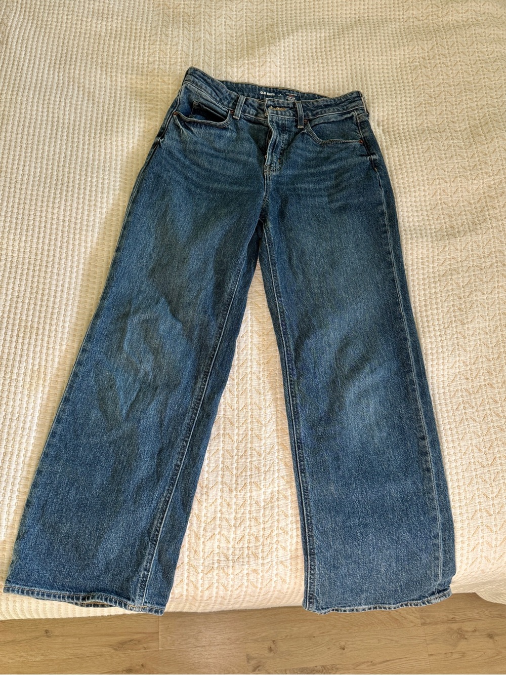 Old Navy Wide-Leg Jeans in Medium Blue Wash